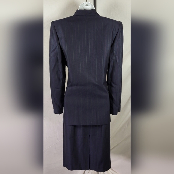 LE SUIT Navy Blue Pinstripe 2 Piece Skirt Suit - Size 6 - Picture 2 of 8